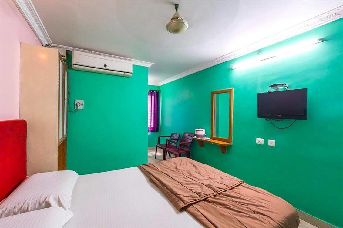 Sri Sai Teja Residency Hotel Srikalahasti Bagian luar foto