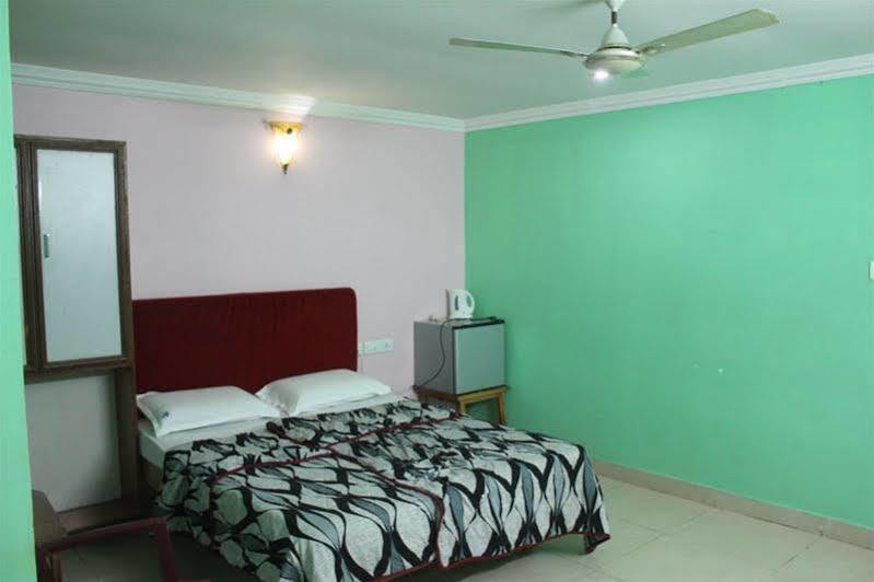 Sri Sai Teja Residency Hotel Srikalahasti Bagian luar foto